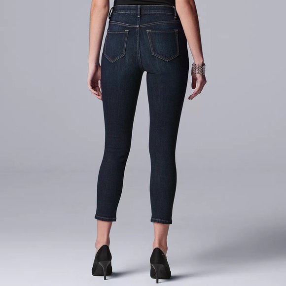 Size 12 - White Vera Wang High Rise Capris NWT - Picture 2 of 2